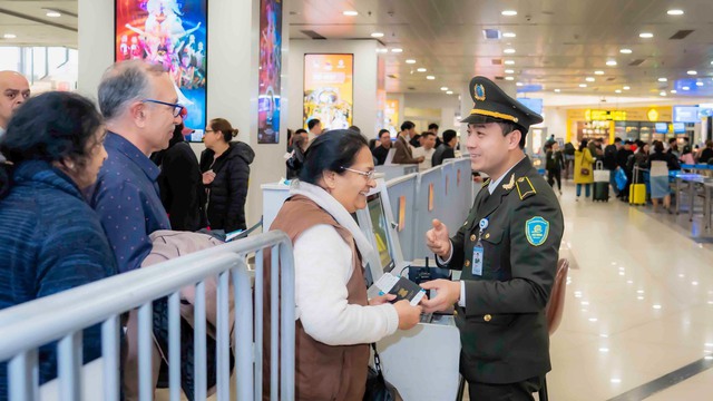 Cận cảnh hơn 550 nghìn lượt khách qua sân bay Nội Bài trong 7 ngày nghỉ Tết- Ảnh 6.