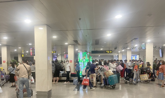 TP. HCM: Bến xe, nhà ga tấp nập hành khách, sân bay Tân Sơn Nhất lập kỷ lục đón gần 151.000 lượt khách- Ảnh 3.