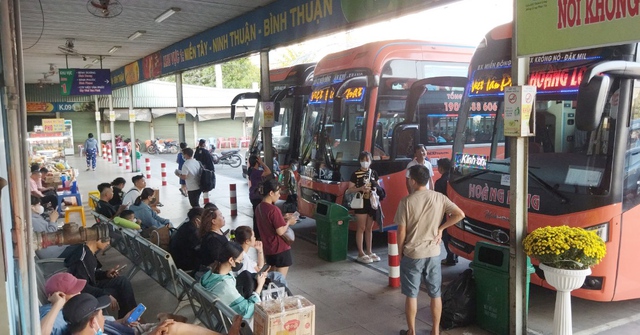 TP. HCM: Bến xe, nhà ga tấp nập hành khách, sân bay Tân Sơn Nhất lập kỷ lục đón gần 151.000 lượt khách- Ảnh 9.