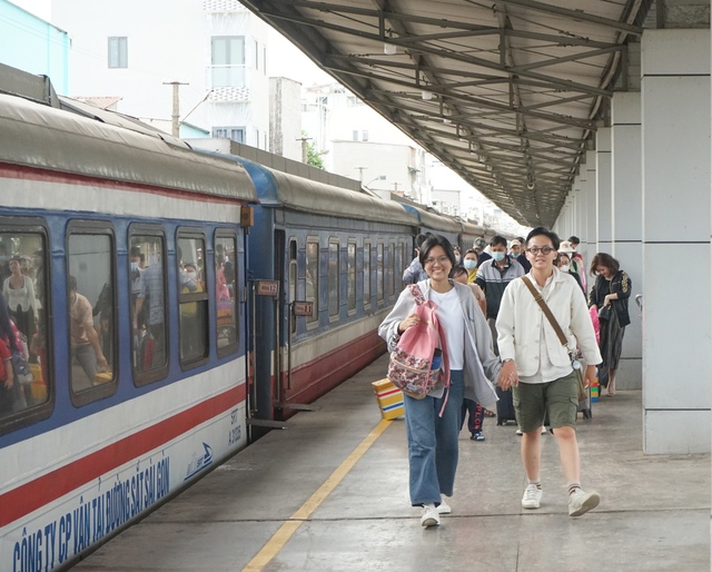 TP. HCM: Bến xe, nhà ga tấp nập hành khách, sân bay Tân Sơn Nhất lập kỷ lục đón gần 151.000 lượt khách- Ảnh 4.