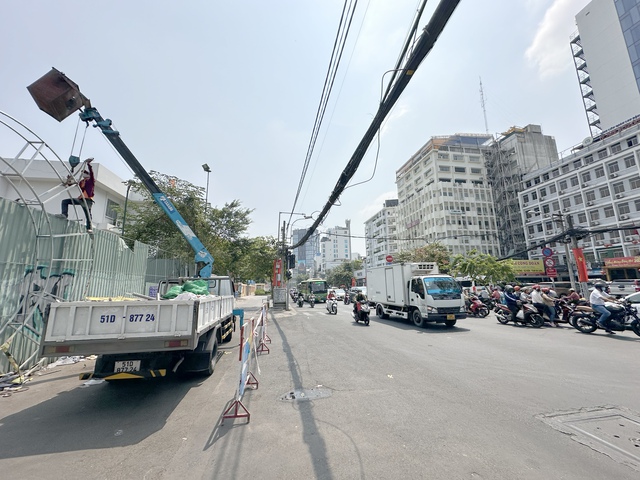 Tuyến metro số 2 Bến Thành - Tham Lương đồng loạt thi công di dời hạ tầng kỹ thuật- Ảnh 3.