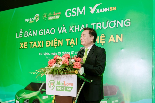Ông Hồ Chương, Tổng giám đốc Công ty TNHH Vận tải Quốc tế Sơn Nam tại lễ khai trương dịch vụ taxi điện MaiLove ở Nghệ An.