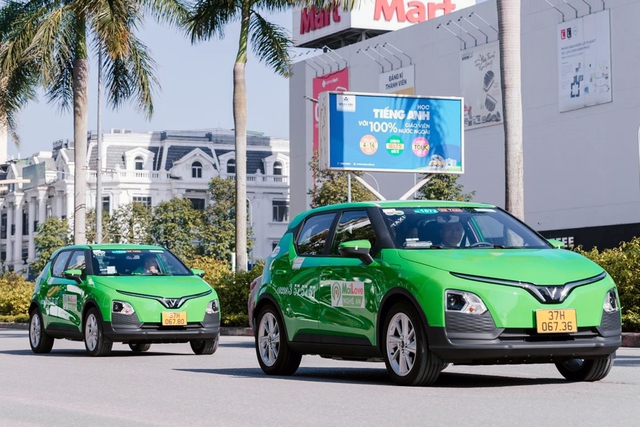 Đội hình taxi điện MaiLove với dàn xe VinFast được thuê từ GSM.