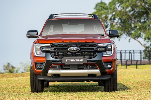 Ford Ranger Stormtrak sắp ra mắt khách Việt