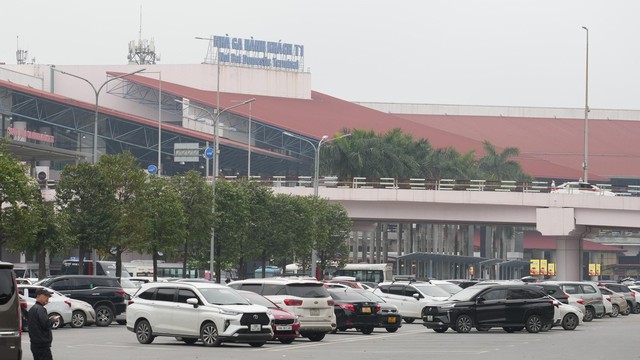Bắt đầu thu phí không dừng tại sân bay Nội Bài và Tân Sơn Nhất, tài xế lưu ý gì?- Ảnh 2.