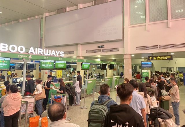 Sân bay Tân Sơn Nhất đón kỷ lục gần 135.000 khách dịp cao điểm Tết Giáp Thìn 2024- Ảnh 6.
