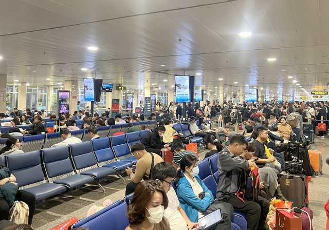 Sân bay Tân Sơn Nhất đón kỷ lục gần 135.000 khách dịp cao điểm Tết Giáp Thìn 2024- Ảnh 9.
