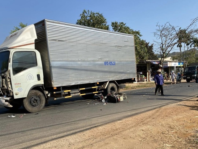Va chạm với xe tải trên QL28 ở Đắk Nông, người đàn ông  đi xe máy tử vong thương tâm- Ảnh 1.