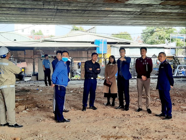 Rà soát toàn bộ việc sử dụng hành lang an toàn đường bộ - Ảnh 2.