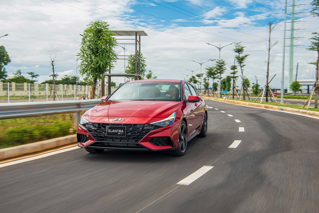 Mẫu xe Hyundai Elantra chỉ đạt doanh số vẻn vẹn 76 chiếc trong tháng 2/2024.  Thế giới xe tuần qua: Tiêu thụ ô tô thấp kỷ lục, loạt xe mới ra mắt, VinFast vào Thái Lan