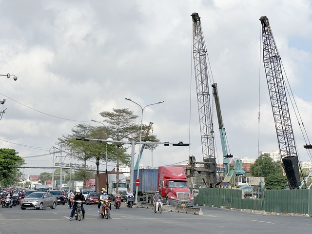 Điều chỉnh nút giao thông Dự án hầm chui Nguyễn Văn Linh - Nguyễn Hữu Thọ nhằm giảm kẹt xe- Ảnh 1.