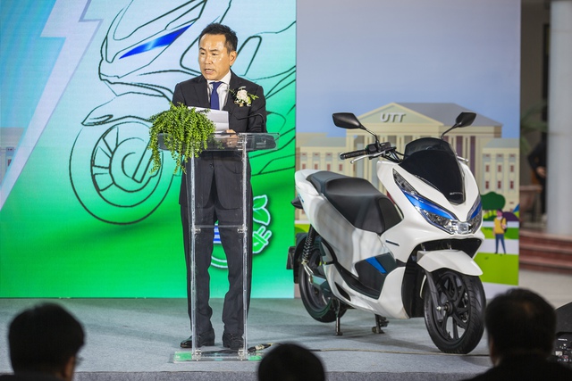 Những chiếc xe máy điện Honda PCX sẽ được sử dụng cho dự án đánh giá hiệu quả thử nghiệm mô hình giao thông xanh với xe điện hai bánh, nghiên cứu quá trình chuyển đổi xe điện nội đô.