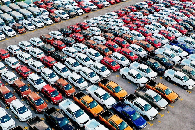 Những tín hiệu lạc quan từ thị trường là một trong những nguyên nhân giúp kim ngạch nhập khẩu ô tô nguyên chiếc hồi phục.