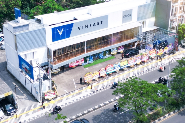 VinFast chính thức khai trương đại lý xe điện đầu tiên tại Indonesia- Ảnh 1.