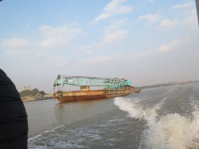 Đóng luồng, cấm phương tiện thủy lưu thông trên sông Đuống để khắc phục sự cố điện- Ảnh 1.