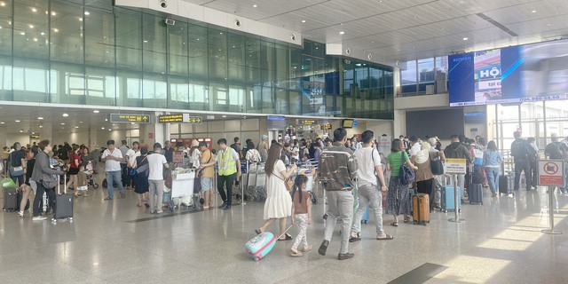 Sân bay Tân Sơn Nhất dự kiến đón 125.000 khách/ngày cao điểm lễ 30/4 và 1/5- Ảnh 1.