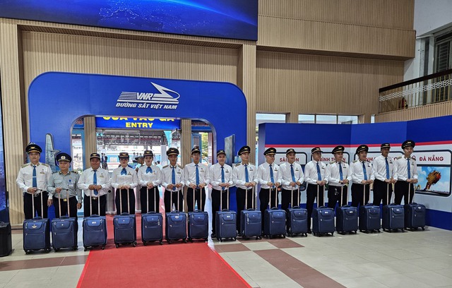 Ngành Đường sắt khai trương đoàn tàu chất lượng cao tuyến Sài Gòn - Đà Nẵng- Ảnh 2.