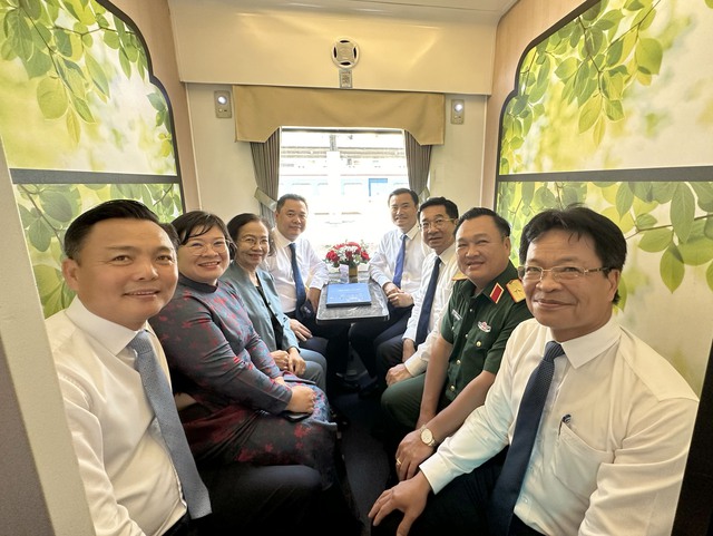 Ngành Đường sắt khai trương đoàn tàu chất lượng cao tuyến Sài Gòn - Đà Nẵng- Ảnh 10.