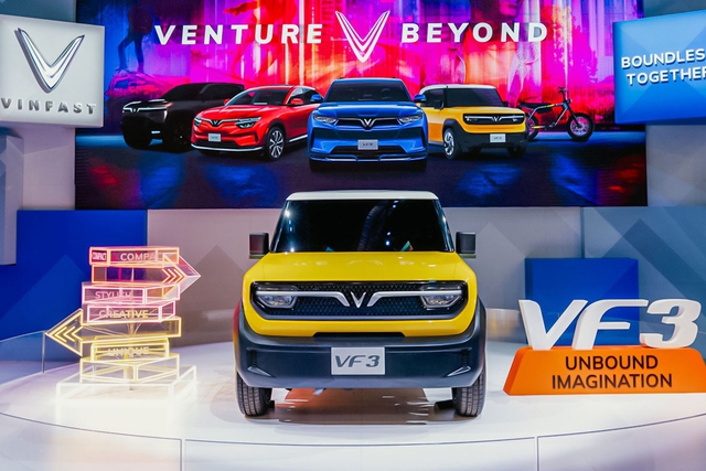 Mẫu xe điện mini VinFast VF 3 được giới thiệu tại triển lãm CES 2024.