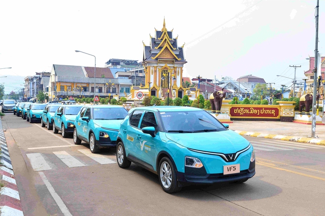 Đội hình xe taxi thuần điện Xanh SM Lào triển khai tại tỉnh Champasak.