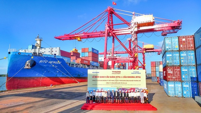 Cảng Chu Lai vận hành hệ thống cẩu chuyên dụng hơn 400 tỷ đồng- Ảnh 1.