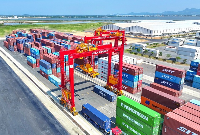Cảng Chu Lai vận hành hệ thống cẩu chuyên dụng hơn 400 tỷ đồng- Ảnh 6.