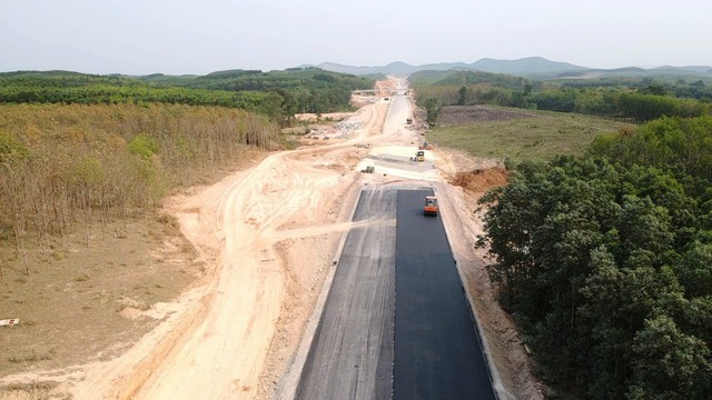 Bộ GTVT đề nghị đẩy nhanh mặt bằng 3 tuyến cao tốc Bắc - Nam qua Quảng Bình- Ảnh 1.