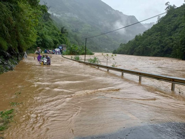 Cao Bằng: Hệ thống đường bộ thiệt hại nặng do mưa lũ nhiều ngày- Ảnh 1.