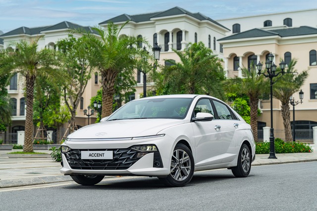Hyundai Accent 2024 sở hữu thiết kế ngoại thất lột xác hoàn toàn so với thế hệ trước.  Thế giới xe tuần qua: Ô tô mới đua nhau ra mắt, Air Blade thêm bản mới, gian nan tiêu chuẩn khí thải Euro 5