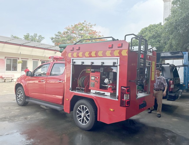 Video xe chữa cháy mini Pickup S.100 hơn 1 tỷ đồng vừa ra mắt tại thị trường Việt Nam- Ảnh 1.