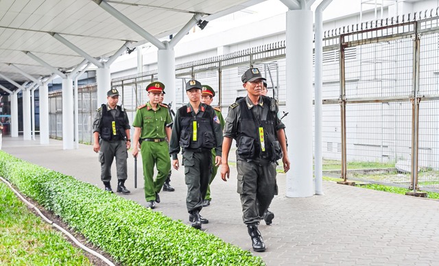 Sân bay Tân Sơn Nhất tăng cường kiểm soát an ninh trong thời gian Quốc tang Tổng Bí thư Nguyễn Phú Trọng- Ảnh 2.