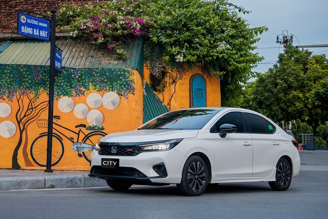 Với việc được hỗ trợ đến 100% lệ phí trước bạ, giá bán của mẫu xe  Honda City City chỉ còn từ dưới 500 triệu đồng.