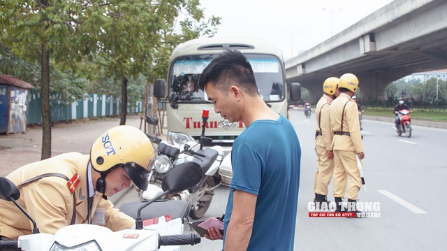 Nhiều nơi chưa xử lý nghiêm minh "xe trá hình tuyến cố định", "xe ghép", "xe tiện chuyến" - Ảnh 1.