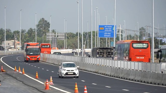 Khắc phục những bất cập về tổ chức giao thông trên cao tốc Mỹ Thuận - Cần Thơ - Ảnh 1.