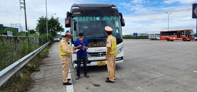 Thủ tướng yêu cầu đảm bảo ATGT dịp nghỉ lễ Quốc khánh và tháng cao điểm ATGT cho học sinh- Ảnh 1.