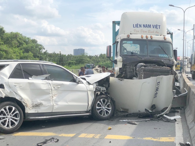 Hé lộ nguyên nhân vụ tai nạn trên cầu Phú Mỹ - Ảnh 5.