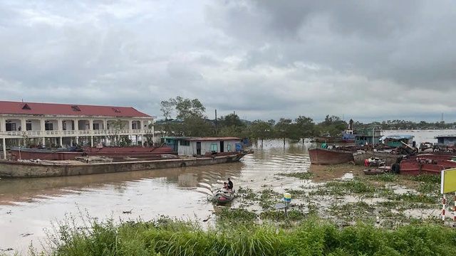 Cấm tàu thuyền lưu thông qua một số cầu trên sông Luộc, Gùa- Ảnh 1.