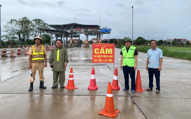 Phương tiện được lưu thông bình thường qua cầu Hồ- Ảnh 1.