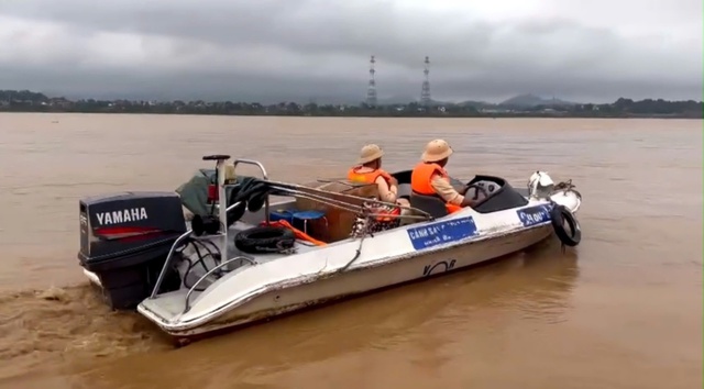 Hà Nội cấm phương tiện lưu thông qua cầu Trung Hà- Ảnh 1.
