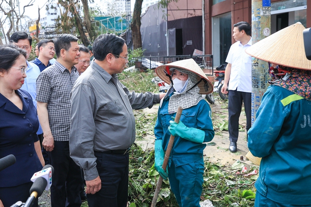 Thủ tướng chỉ đạo "nóng" sau khi kiểm tra công tác khắc phục hậu quả bão số 3 tại Quảng Ninh, Hải Phòng- Ảnh 3.