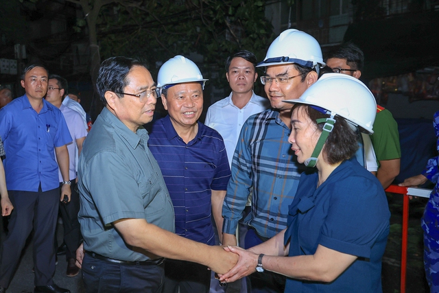 Thủ tướng chỉ đạo "nóng" sau khi kiểm tra công tác khắc phục hậu quả bão số 3 tại Quảng Ninh, Hải Phòng- Ảnh 5.