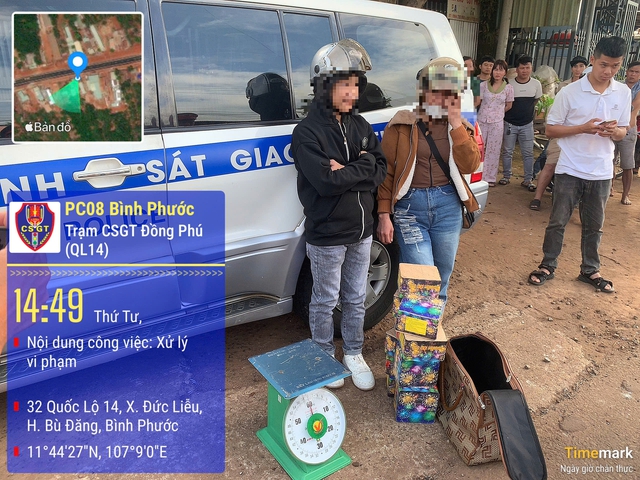 CSGT Bình Phước phát hiện tài xế ô tô vi phạm nồng độ cồn, bắt giữ người phụ nữ vận chuyển pháo nổ - Ảnh 2.