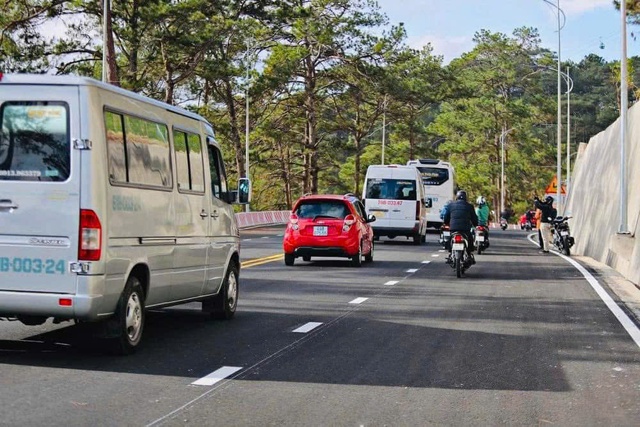 Sửa đường qua đèo Mimosa, Lâm Đồng cho phép tất cả các loại phương tiện lưu thông tuyến đèo Prenn- Ảnh 1.