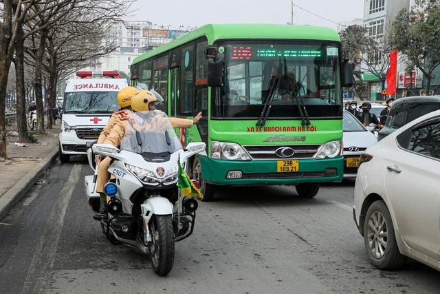 Mùng 3 Tết: Nội đô, cao tốc gia tăng phương tiện nhưng không xảy ra ùn tắc
- Ảnh 1.