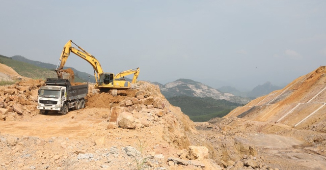 Quảng Ninh: Tập trung tháo gỡ khó khăn dự án cải tạo, nâng cấp QL279 - Ảnh 2.