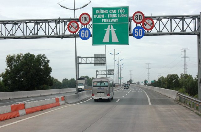 Dừng lắp đặt rào tôn tại làn dừng khẩn cấp trên cao tốc TP. Hồ Chí Minh - Trung Lương - Ảnh 1.