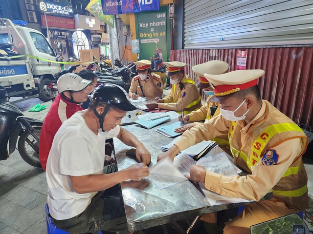 CSGT toàn quốc lập biên bản hơn 2 nghìn tài xế "ma men" trong đêm- Ảnh 1.