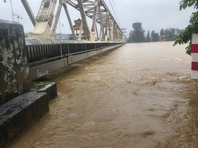 Dừng chạy nhiều mác tàu do mưa lớn- Ảnh 1. Dừng chạy nhiều mác tàu do mưa lớn- Ảnh 1.