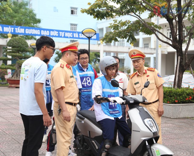 Quảng Ninh: Nâng cao nhận thức về an toàn giao thông cho lứa tuổi học sinh- Ảnh 2. Quảng Ninh: Nâng cao nhận thức về an toàn giao thông cho lứa tuổi học sinh- Ảnh 2.