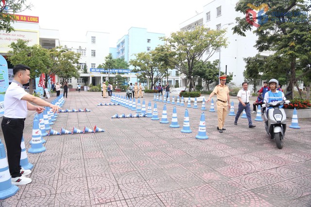 Quảng Ninh: Nâng cao nhận thức về an toàn giao thông cho lứa tuổi học sinh- Ảnh 1. Quảng Ninh: Nâng cao nhận thức về an toàn giao thông cho lứa tuổi học sinh- Ảnh 1.